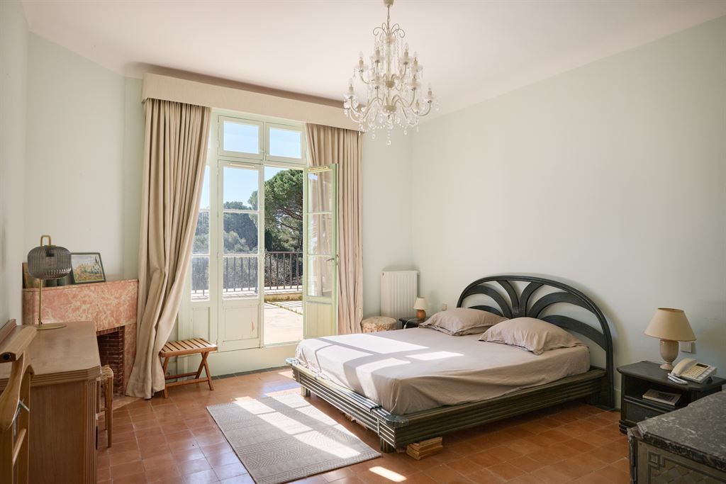 Sale Castle Biot 39 Rooms 2851 m² overview 2