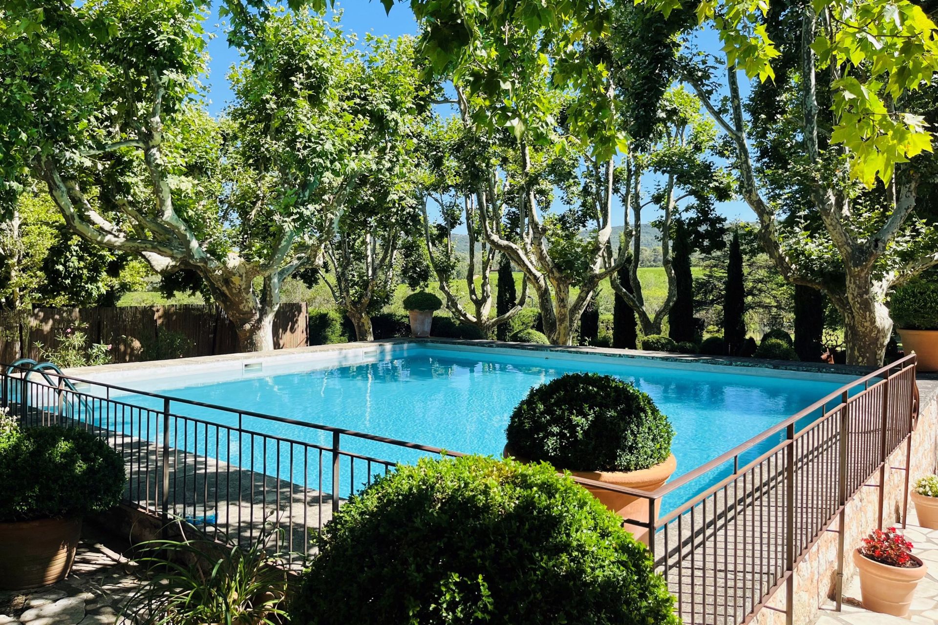 Sale Wine estate Aix-en-Provence 30 Rooms 1250 m² overview 3