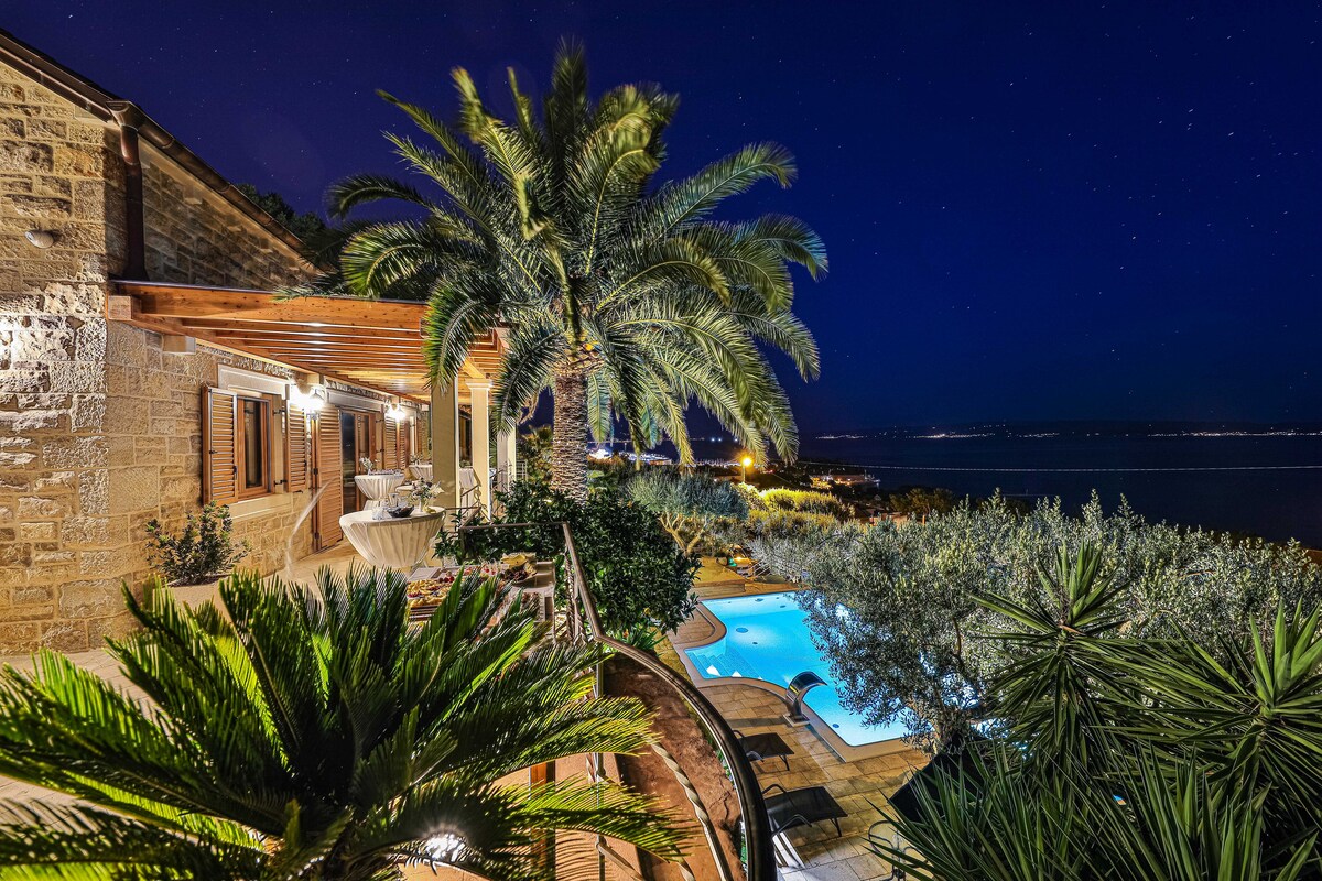 Villa Vranjic overview 2