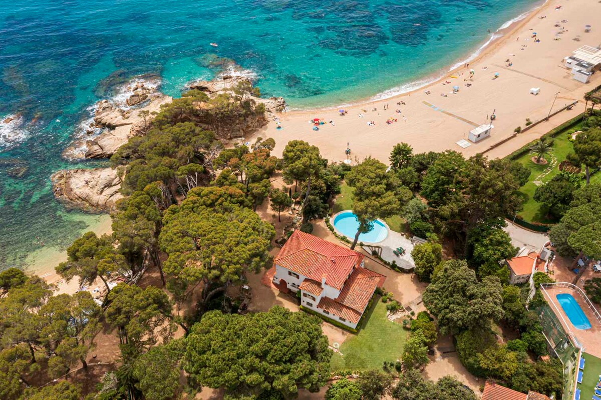 Casa Tamariu overview 2