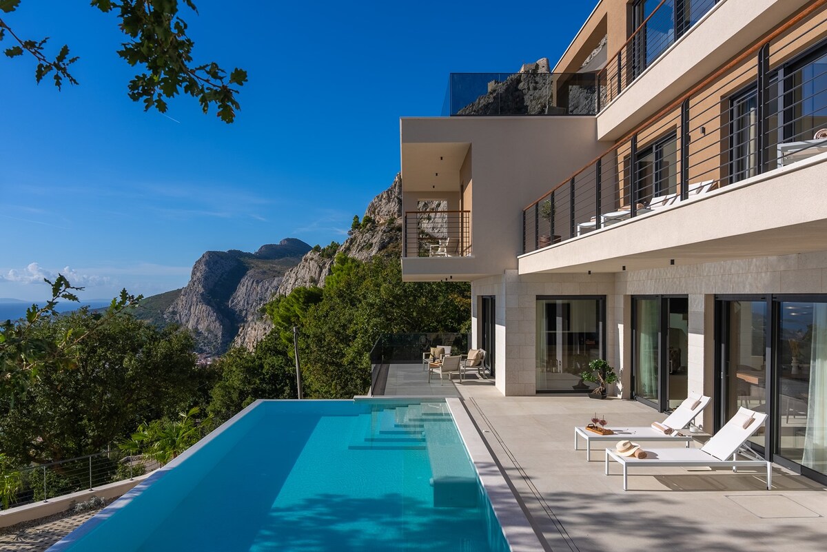 Villa Mirada overview 1