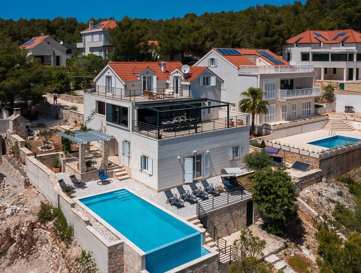 Villa Taverna overview 3
