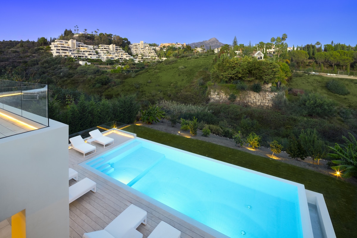 Villa Puerto Banus overview 1