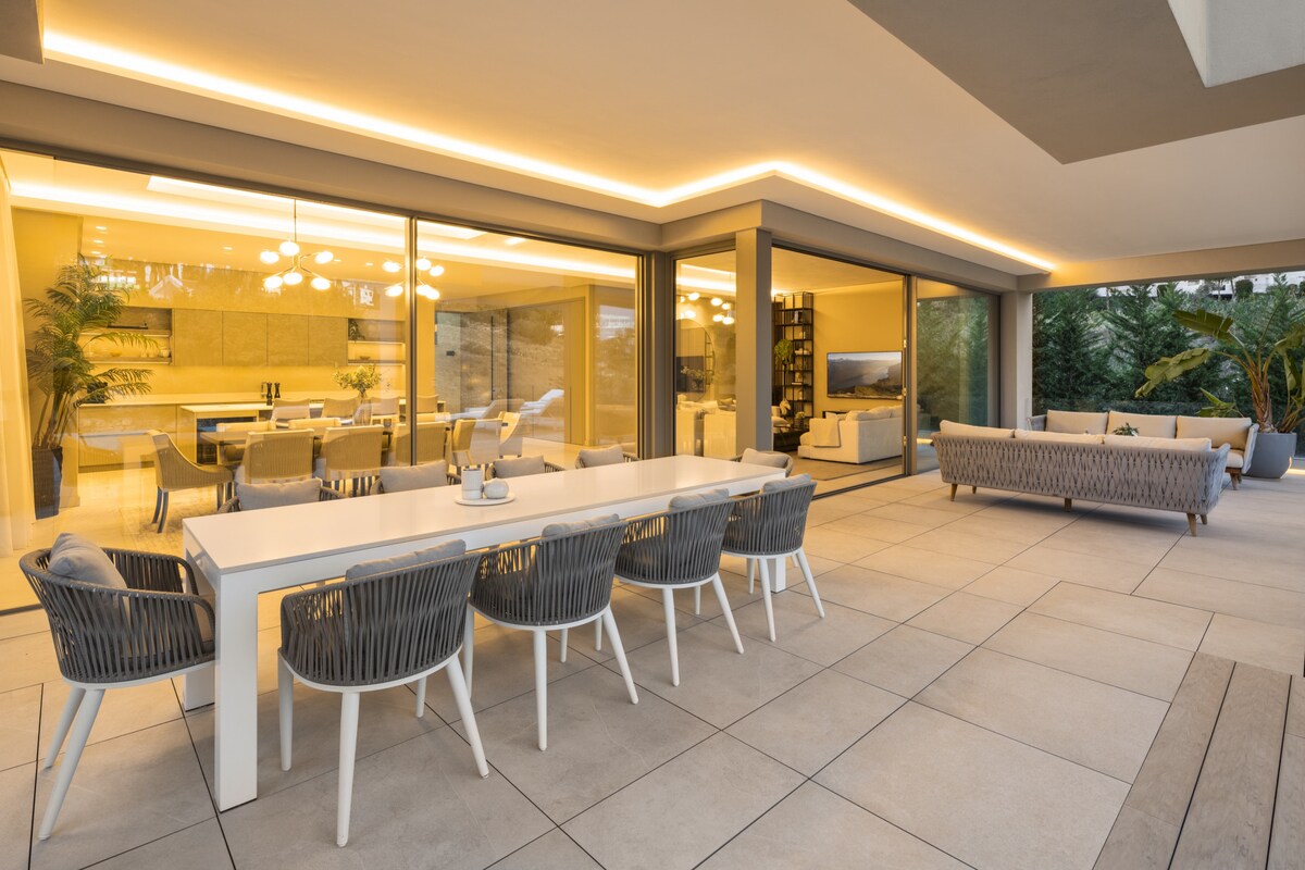 Villa Puerto Banus overview 2