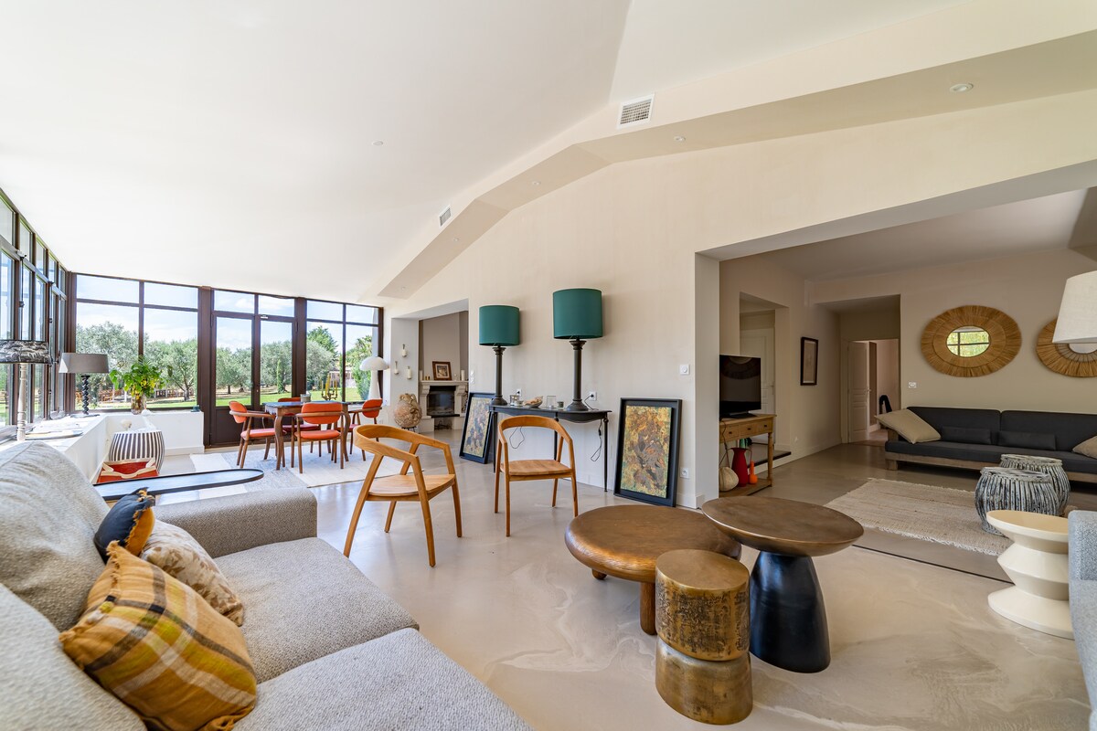 Villa des Garrigues overview 3