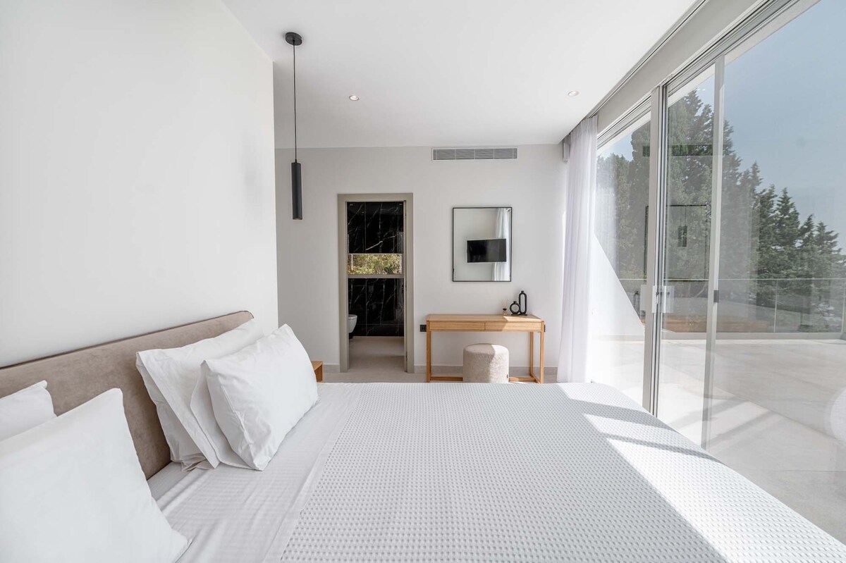 Villa Achilleion overview 1