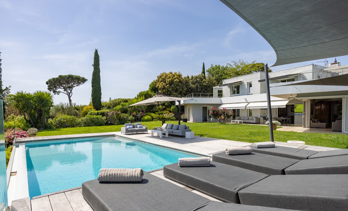 Villa Cap Sud overview 1