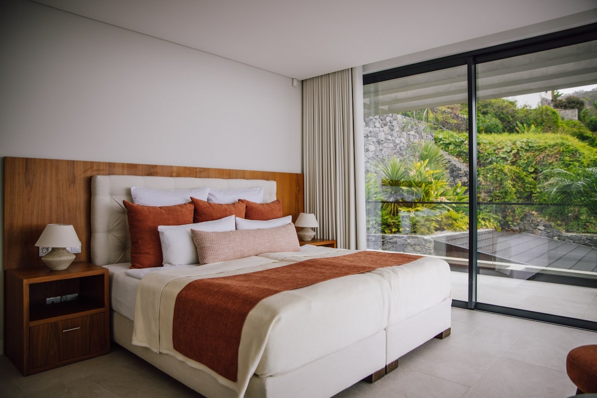 Villa Funchal overview 1