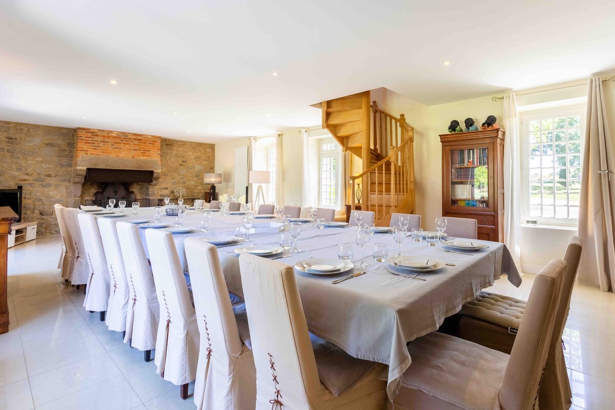 Manoir de Pleac overview 2
