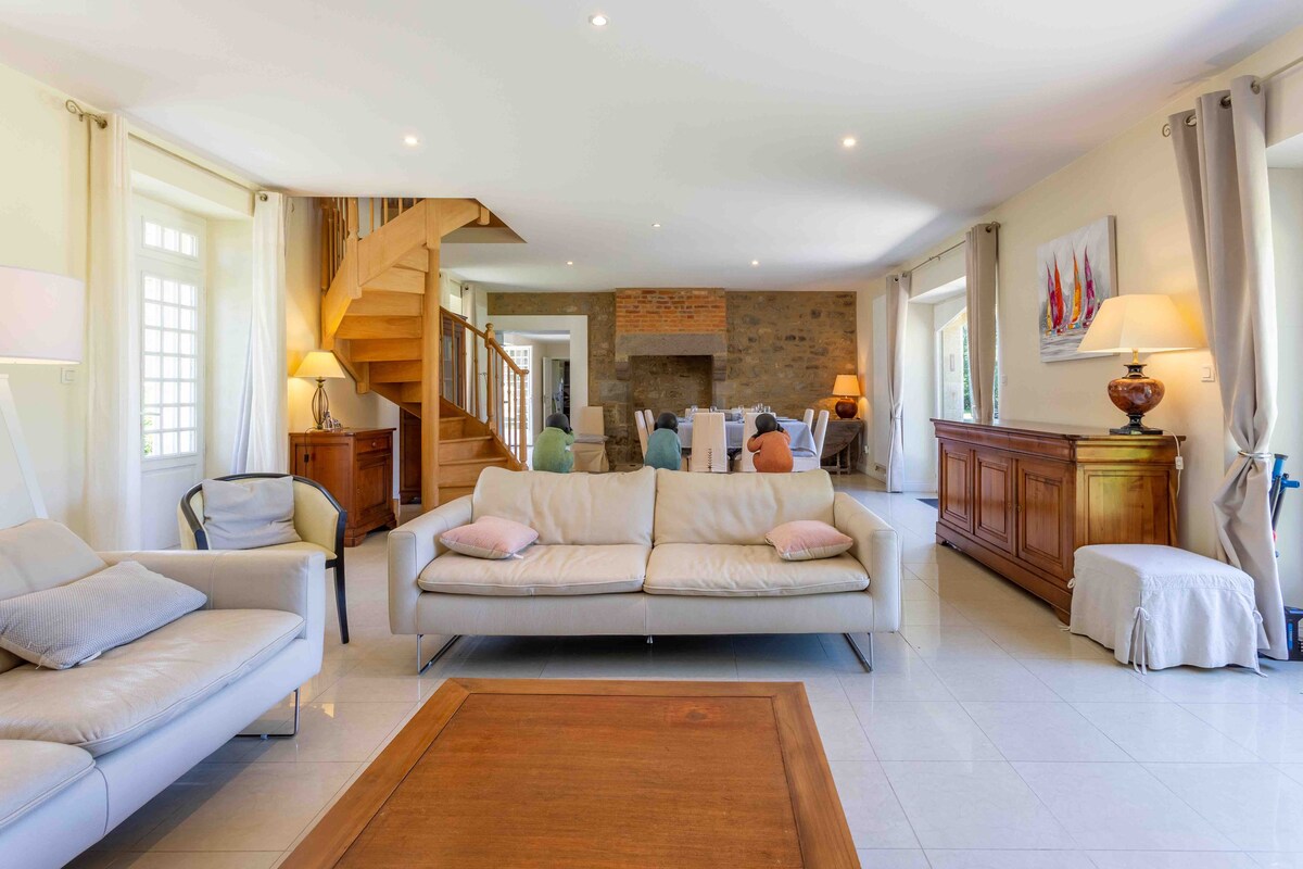Manoir de Pleac overview 3