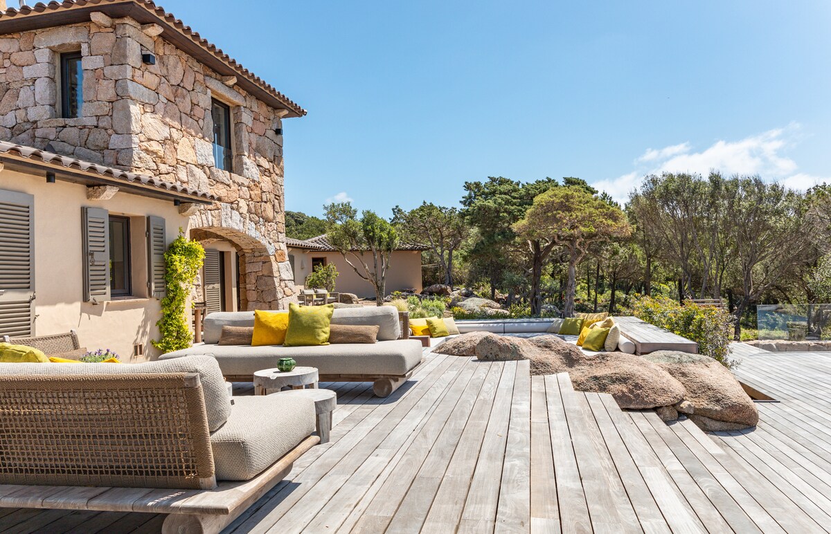 Villa Rondinara overview 2