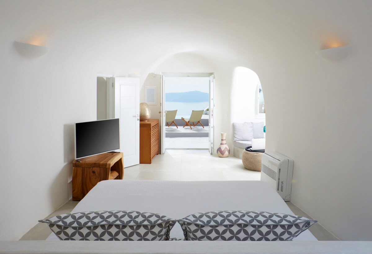 Villa Firostefani overview 1