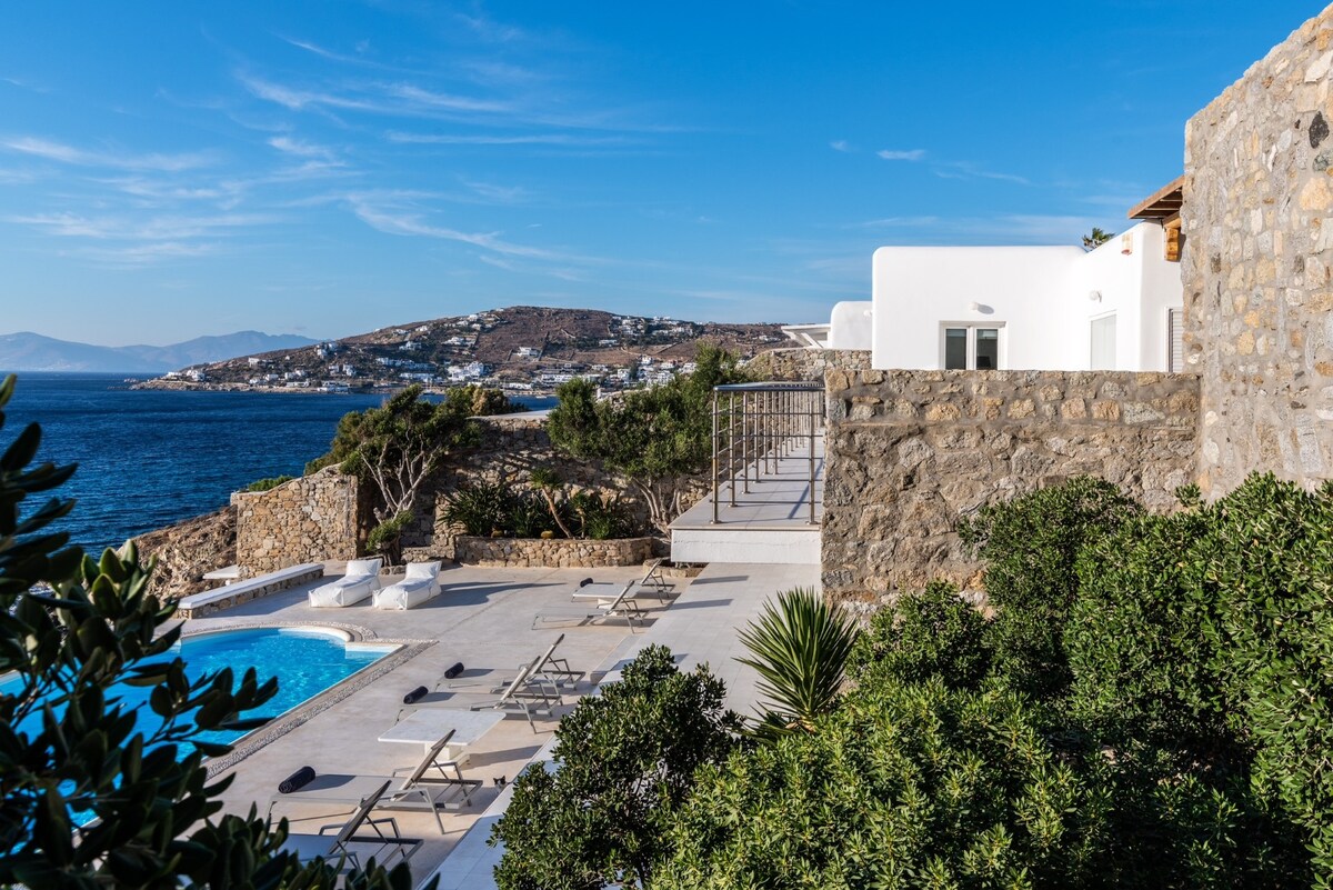 Villa Deloxenia overview 1