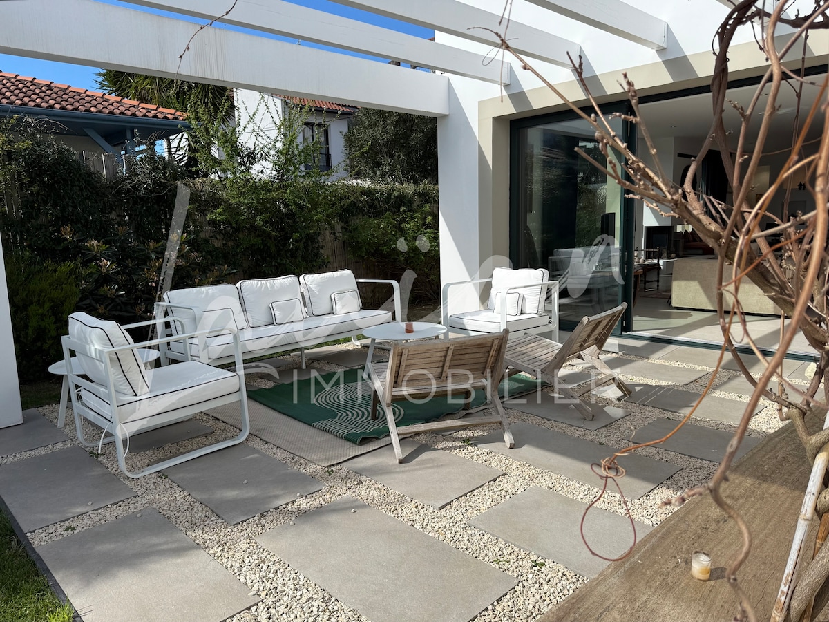 Villa Oasis overview 1