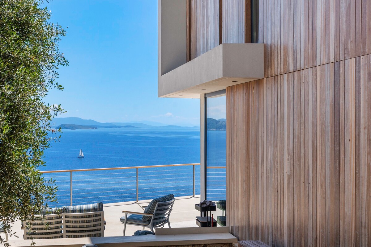 Villa Odissos overview 1