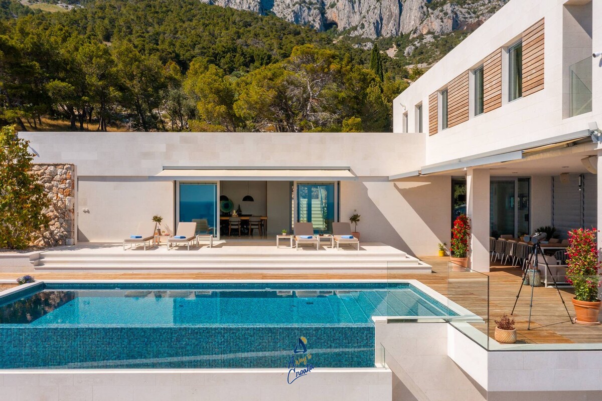 Villa Milna overview 2