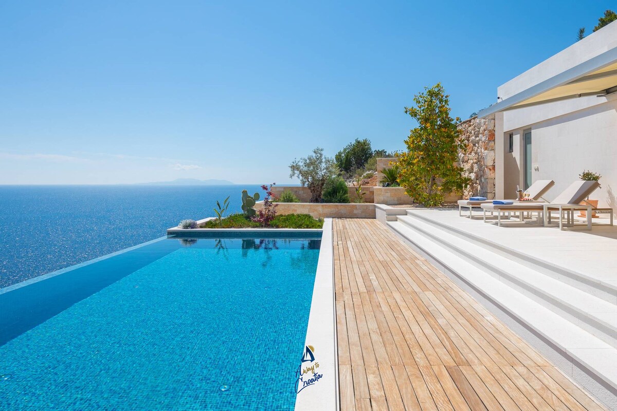 Villa Milna overview 3