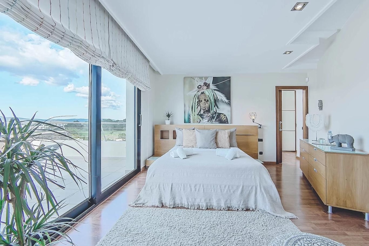 Villa Palau overview 1
