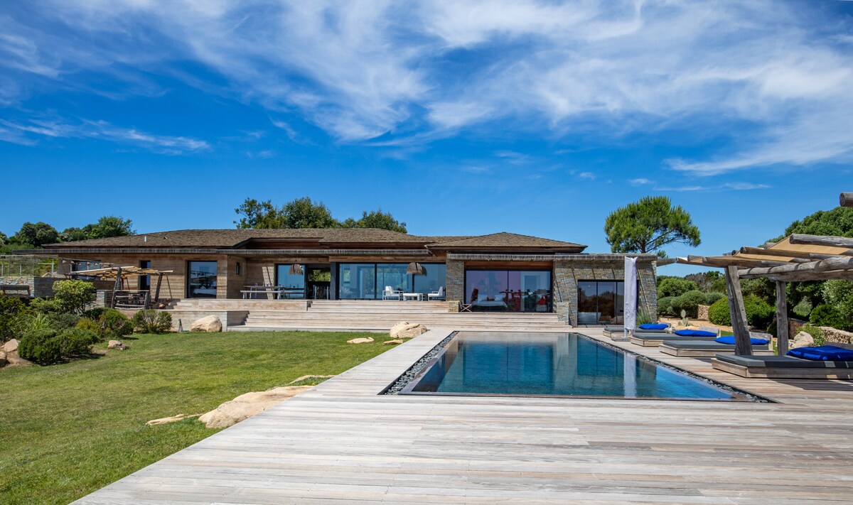 Villa Fiumara overview 1