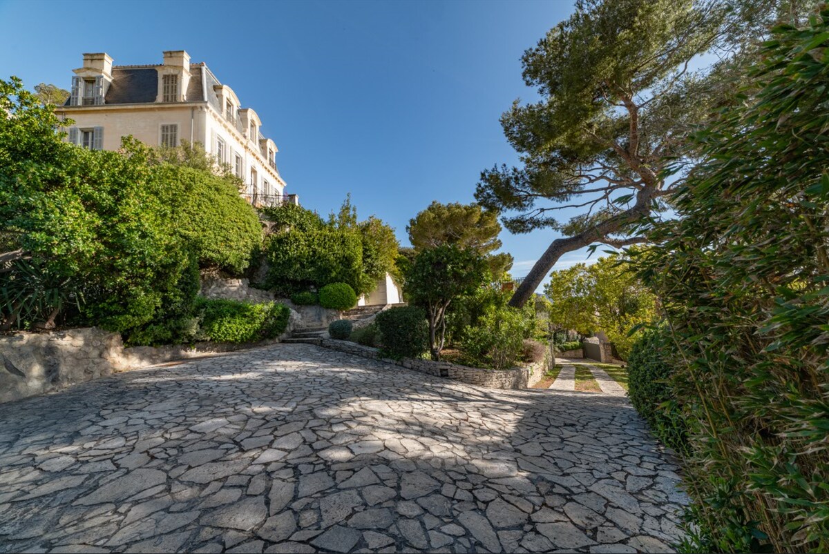 Villa Malmousque overview 3