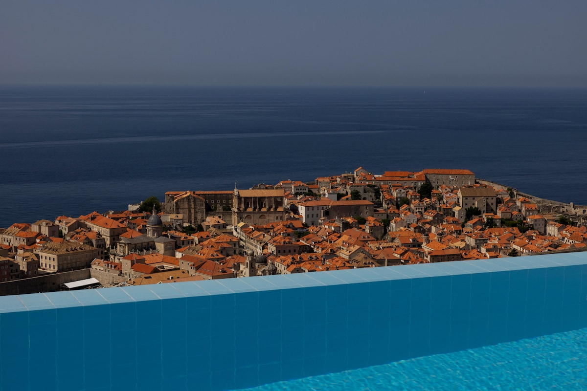 Villa Astoria overview 2