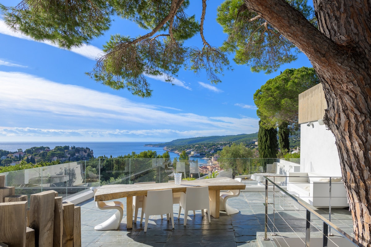 Villa Cassidaine overview 1