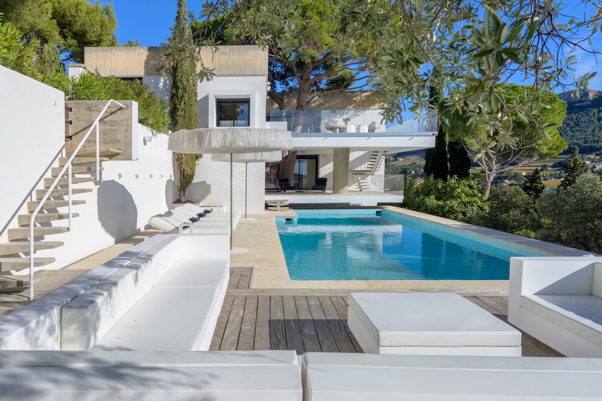 Villa Cassidaine overview 2