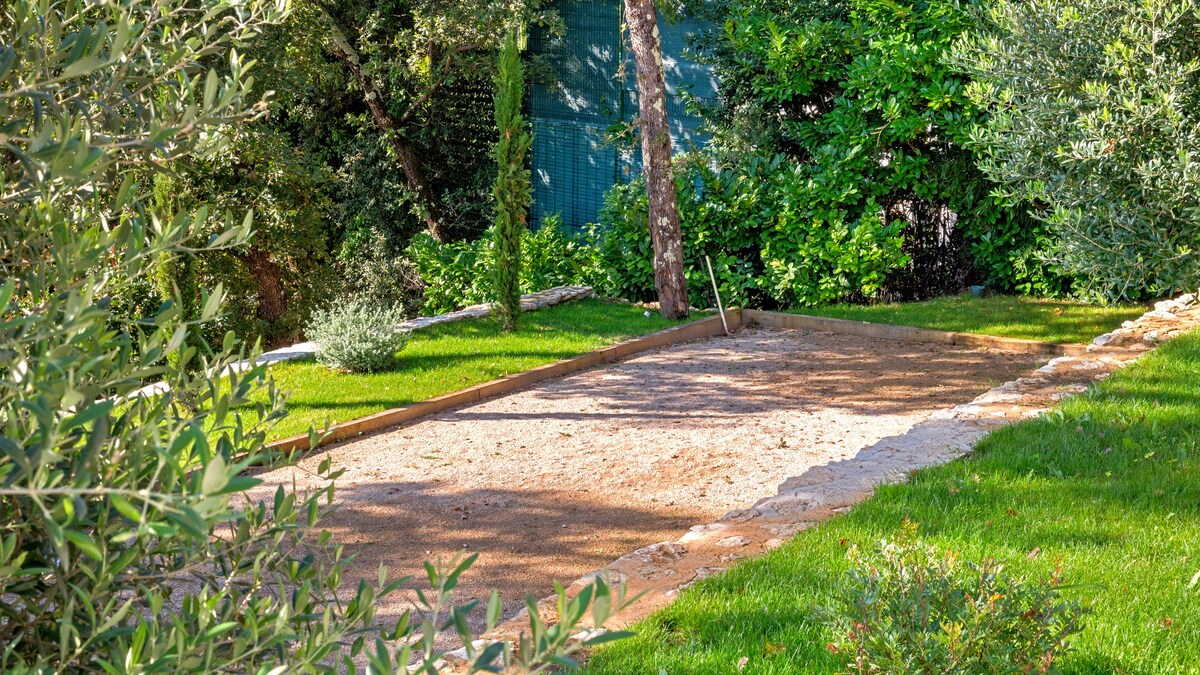 Villa Valbonne overview 2