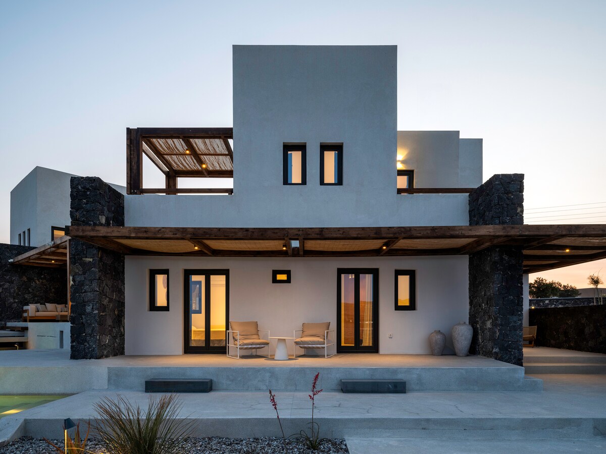 Villa Ammoudi overview 1
