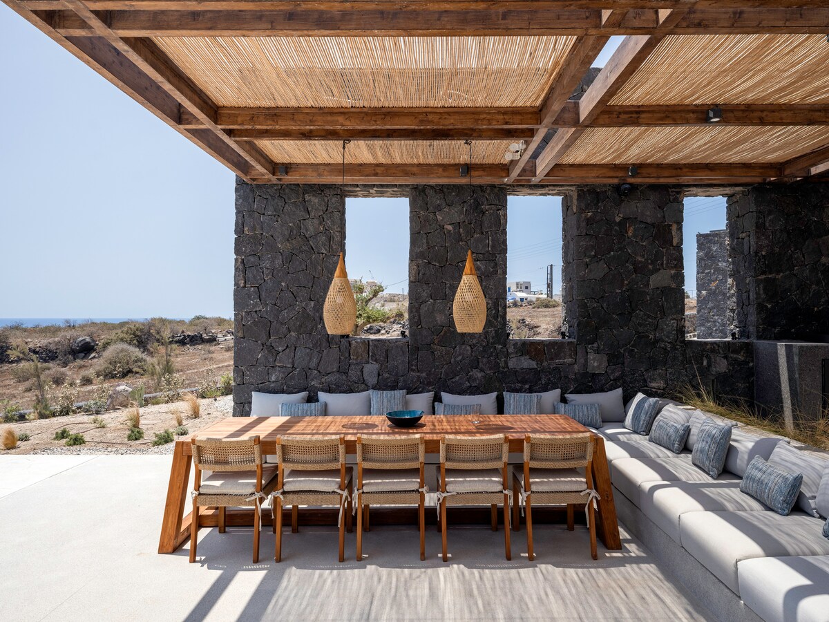 Villa Ammoudi overview 2