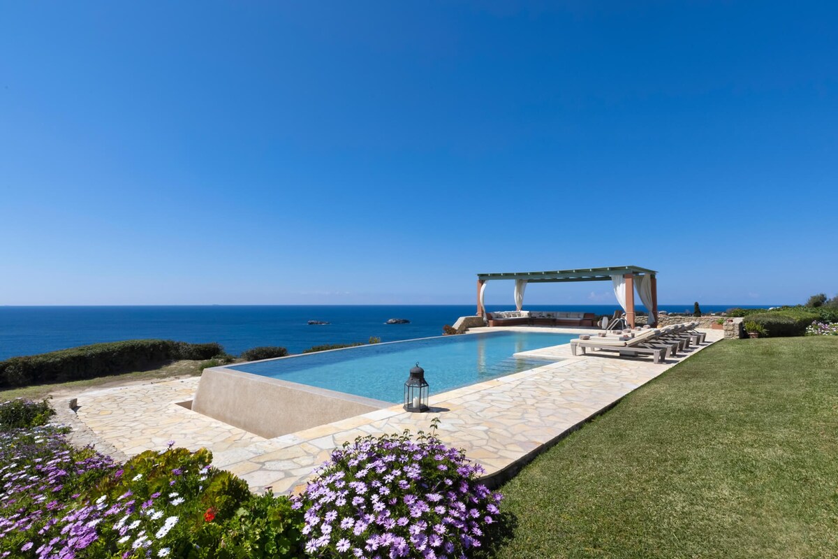 Villa Myrtos overview 2