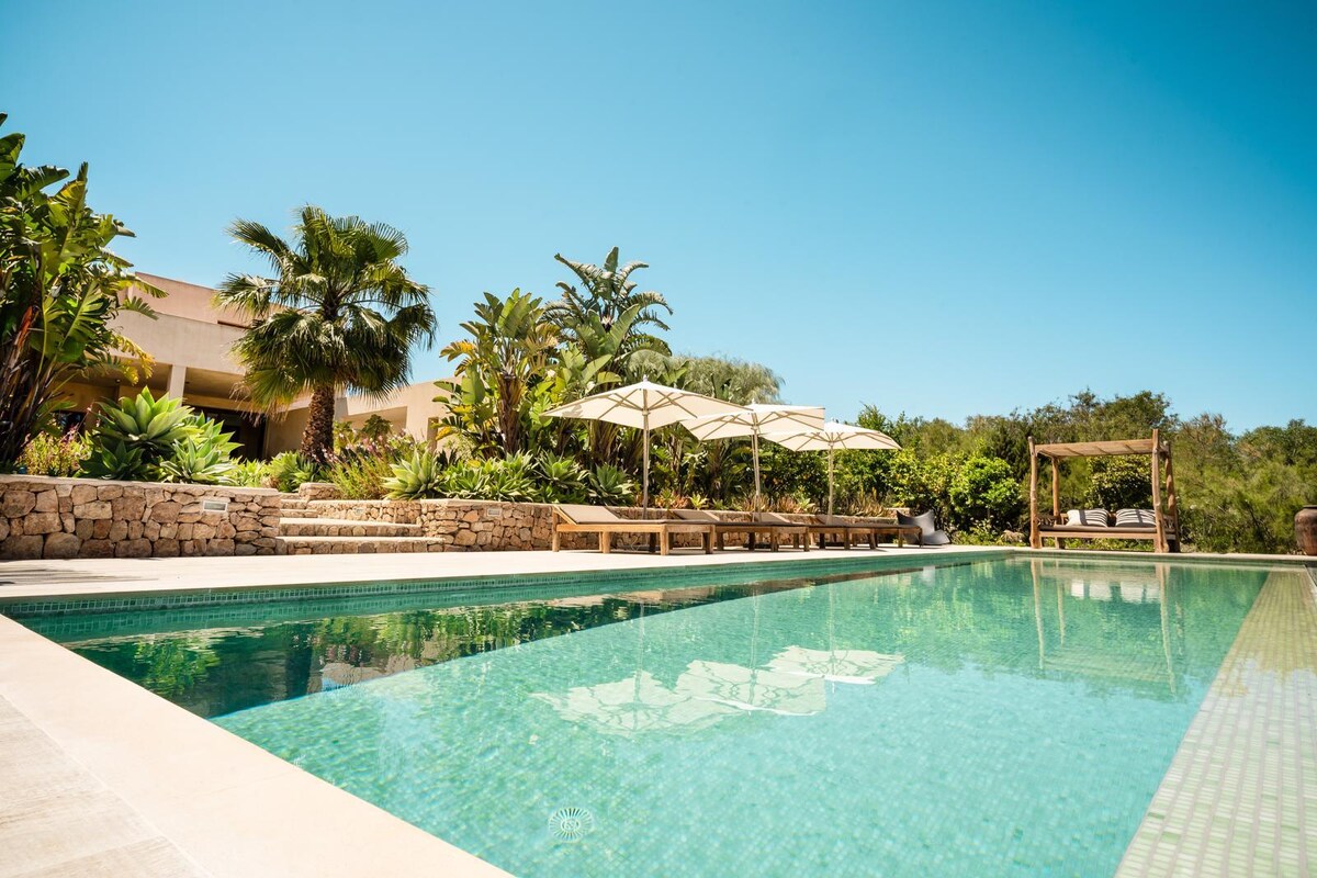 Villa Dalt Vila overview 1