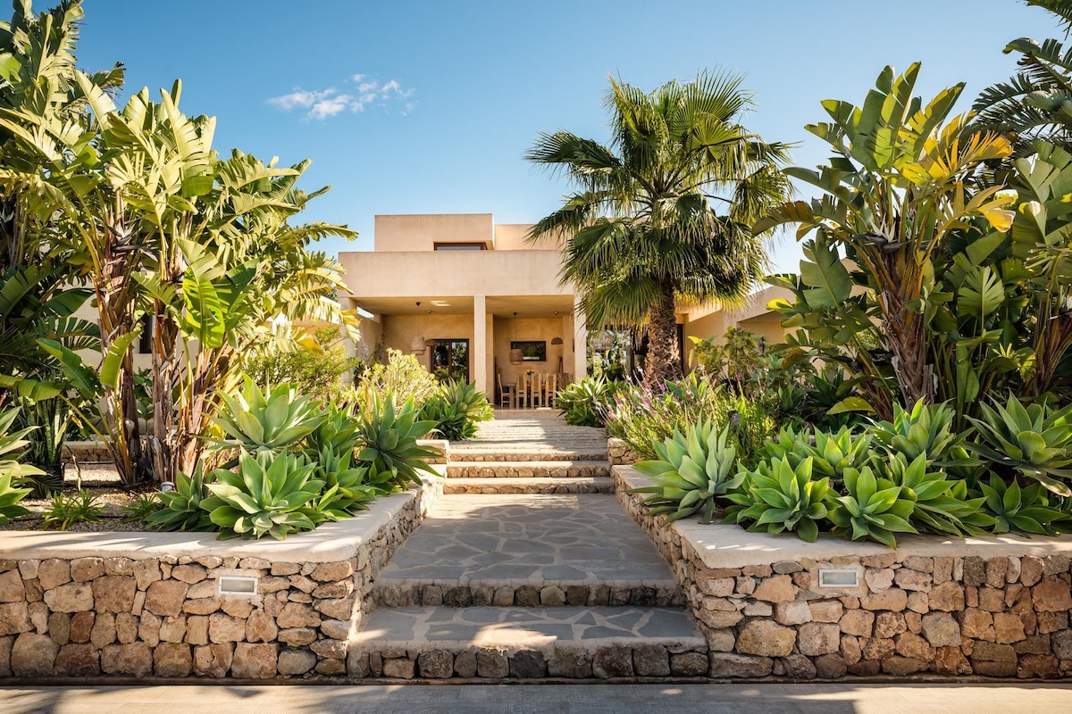 Villa Dalt Vila overview 3