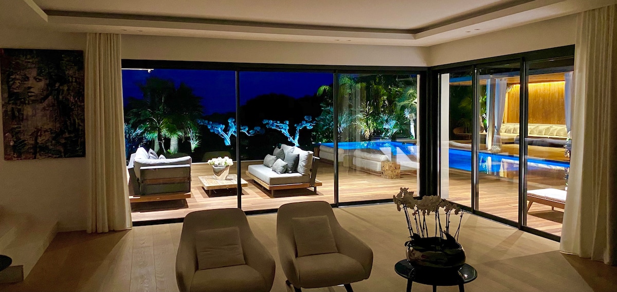 Villa des Hauteurs overview 1