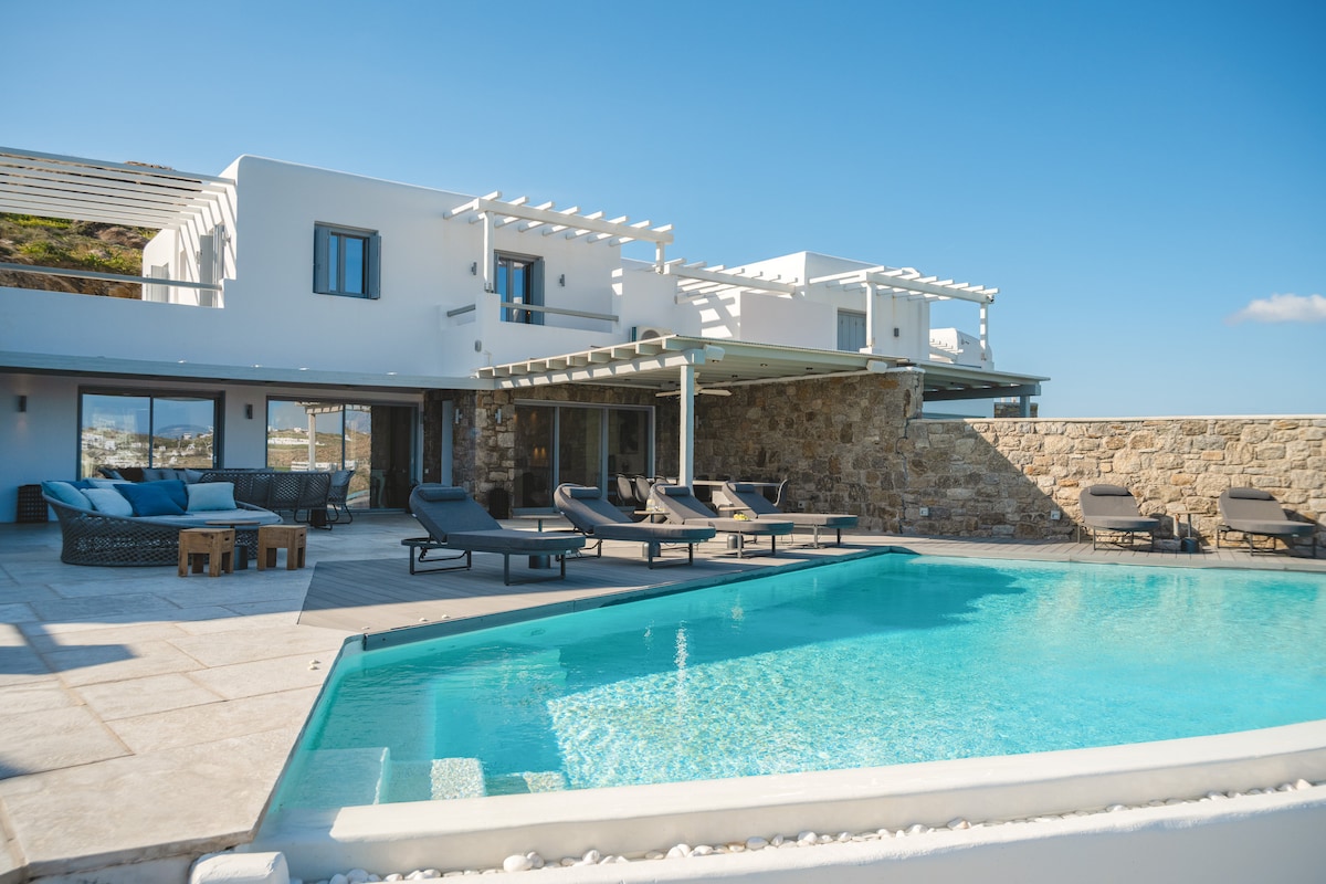 Villa Korfos overview 1