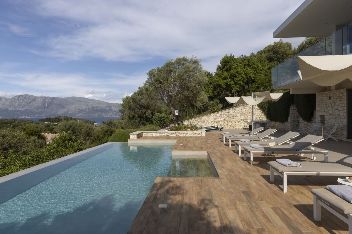 Villa Antisamos overview 3