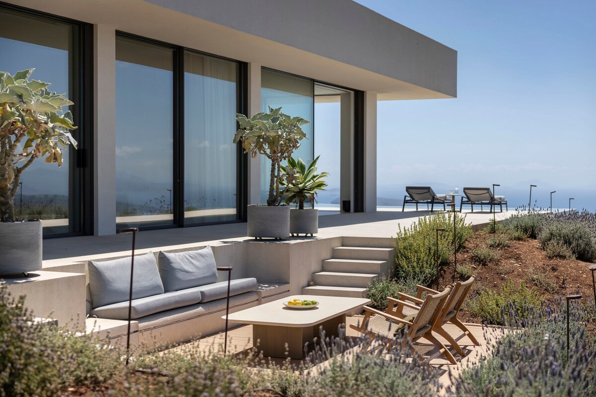 Villa Ithaki overview 1