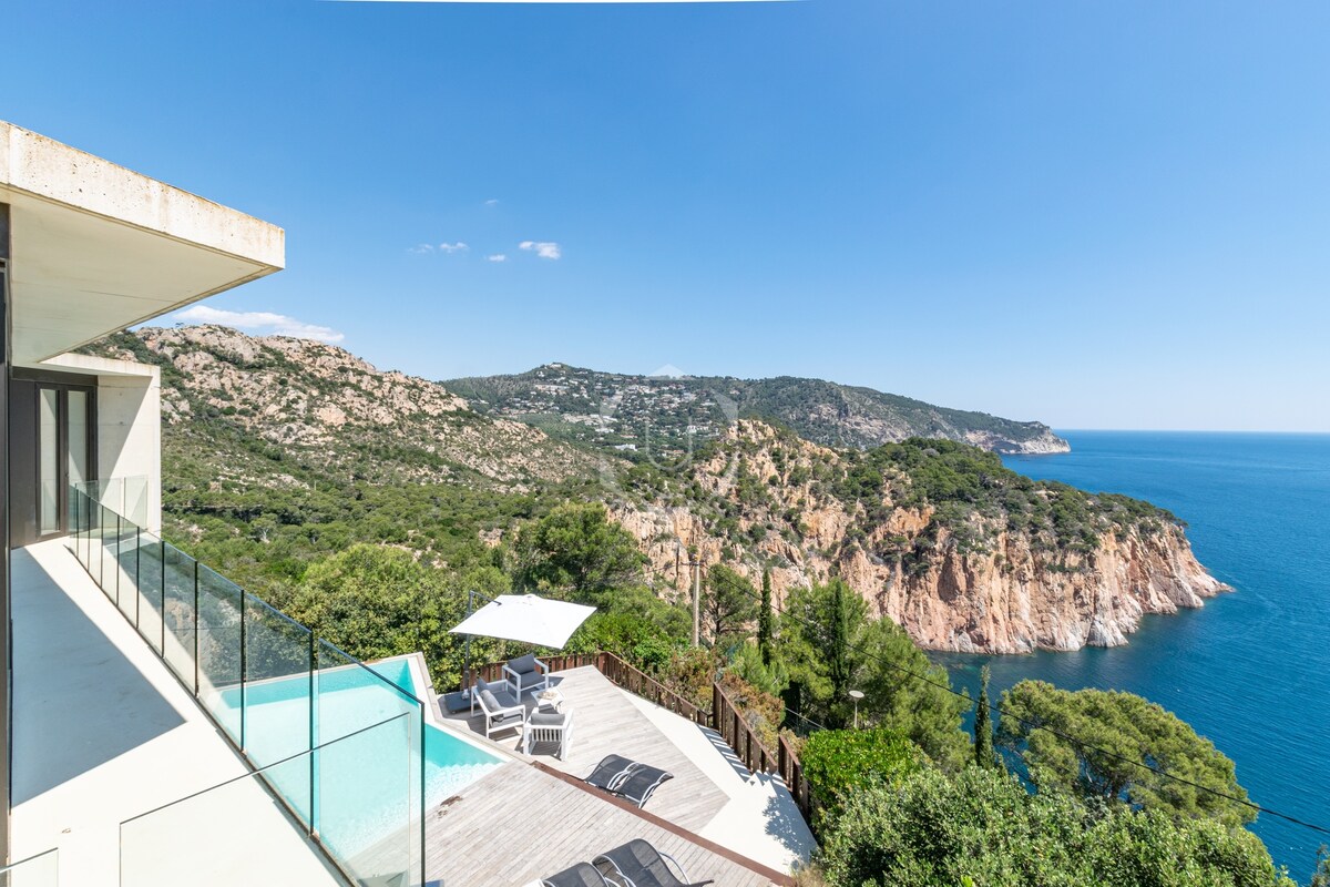 Villa Cap Roig overview 2