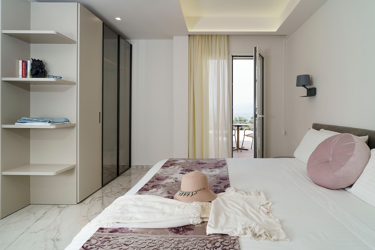 Villa Naxos overview 1