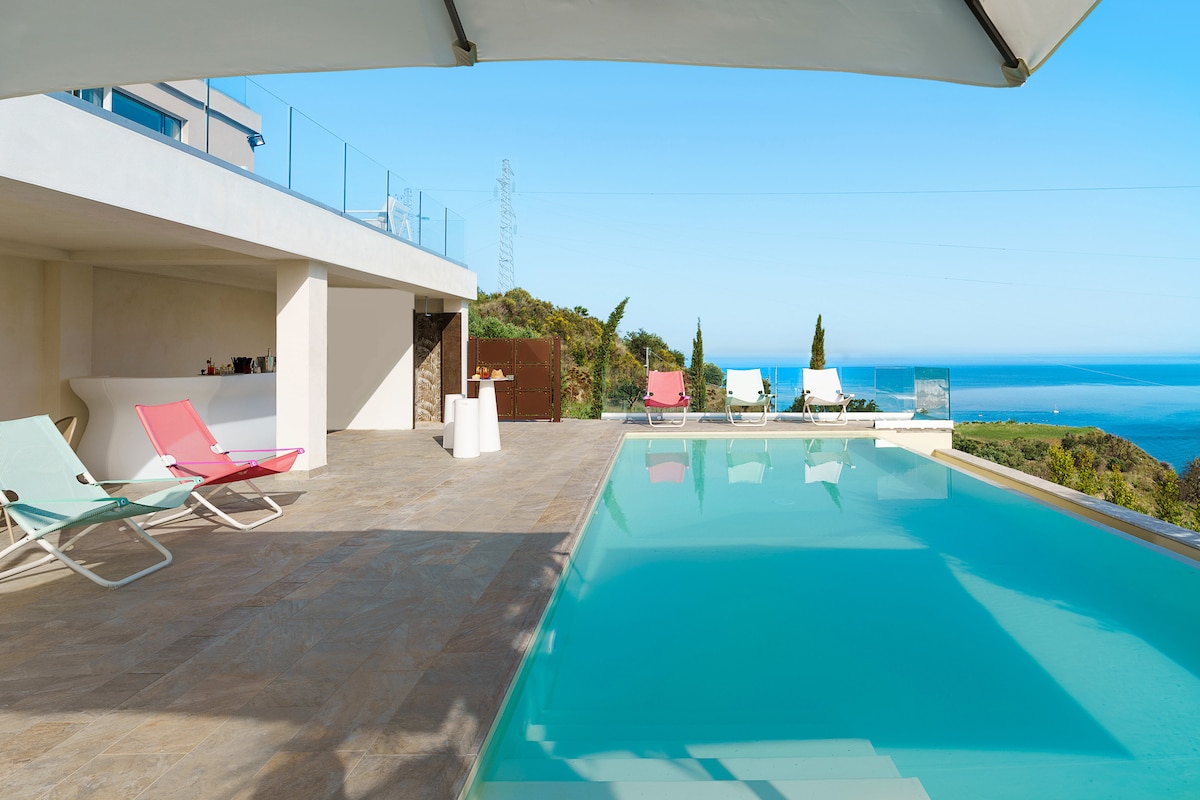Villa Naxos overview 2