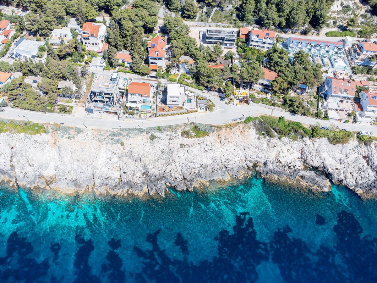 Villa Palmižana overview 1