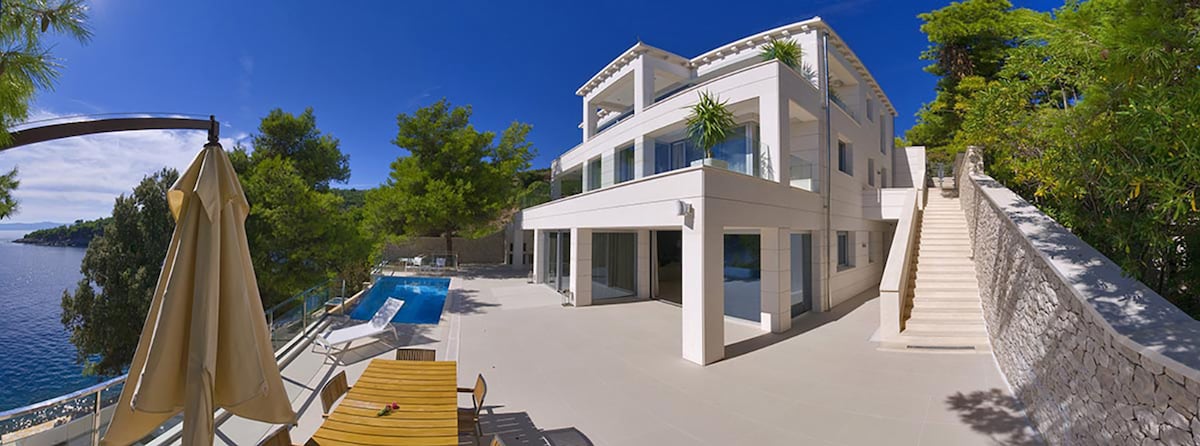 Villa Pelegrin overview 2