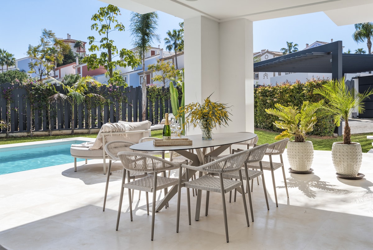 Villa Los Monteros overview 2