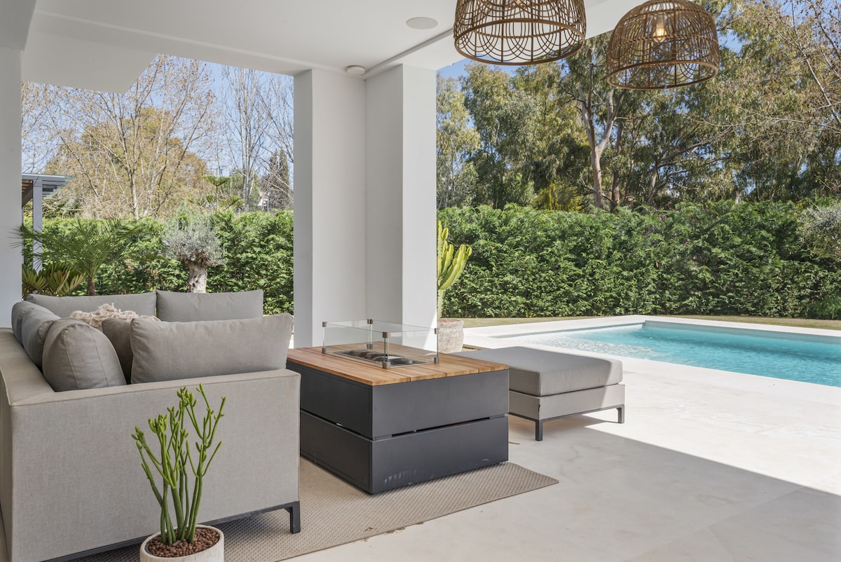 Villa Los Monteros overview 3