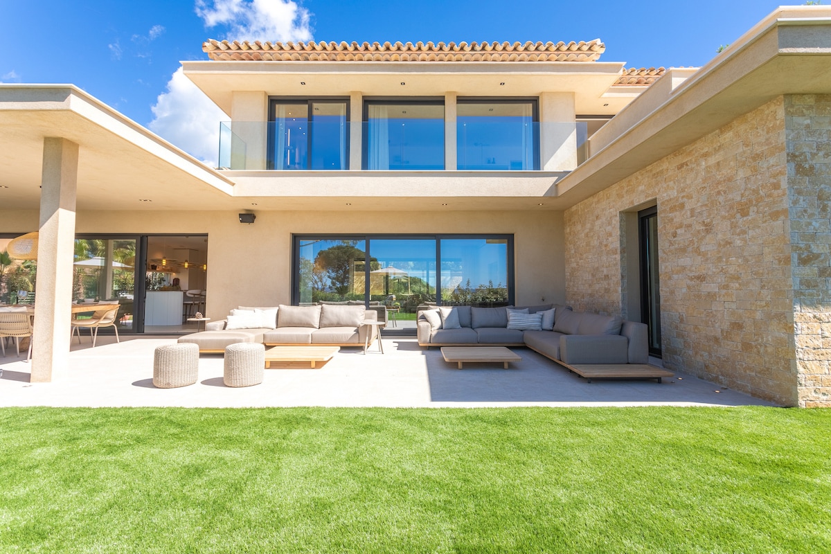 Villa Mistral overview 1