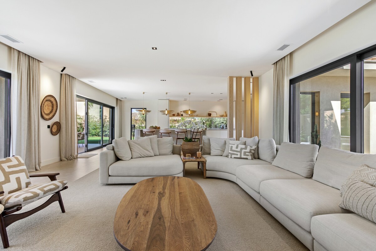 Villa Mistral overview 3
