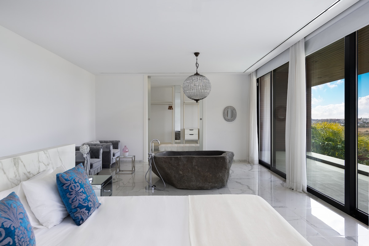 Villa Valeria overview 3