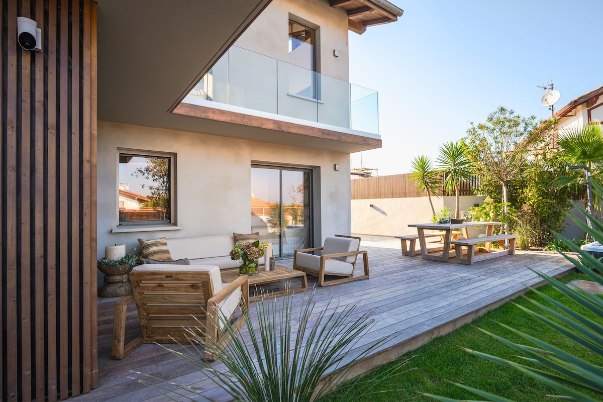 Villa Iris overview 1