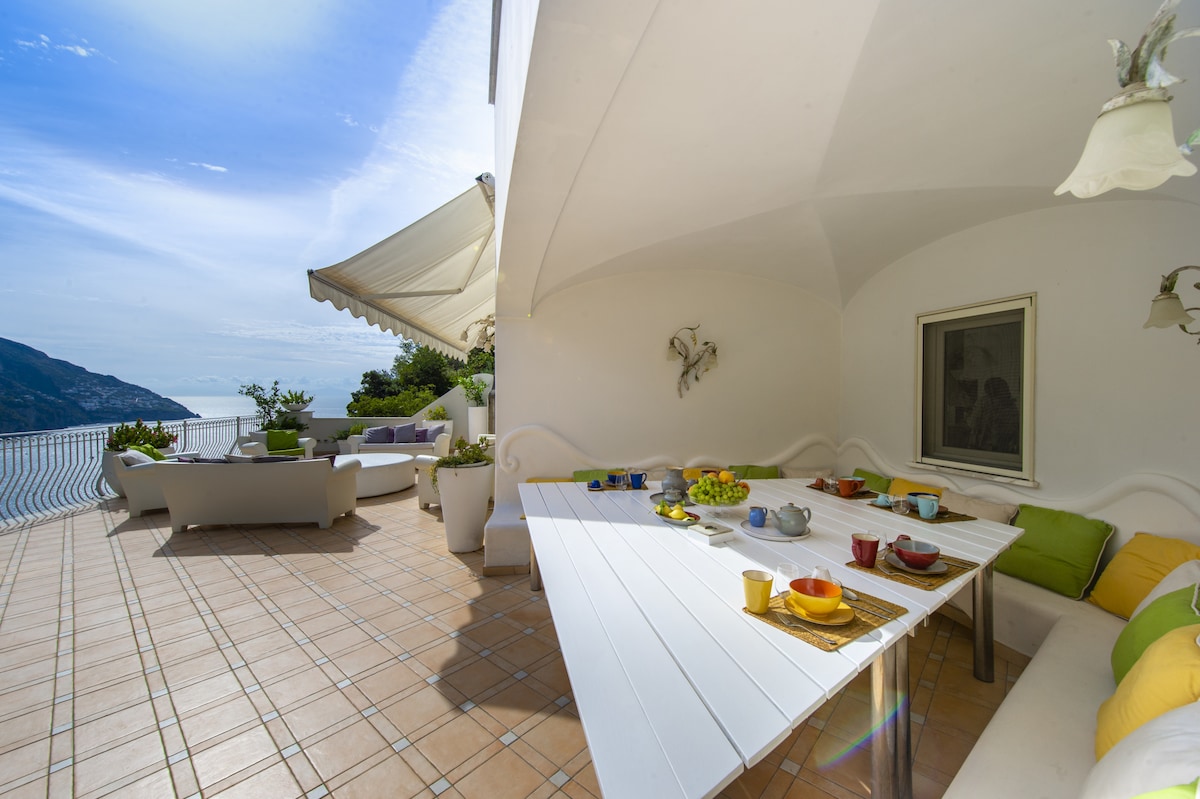 Villa Laurito overview 3