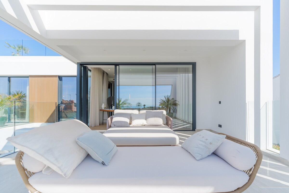 Villa Estepona overview 3